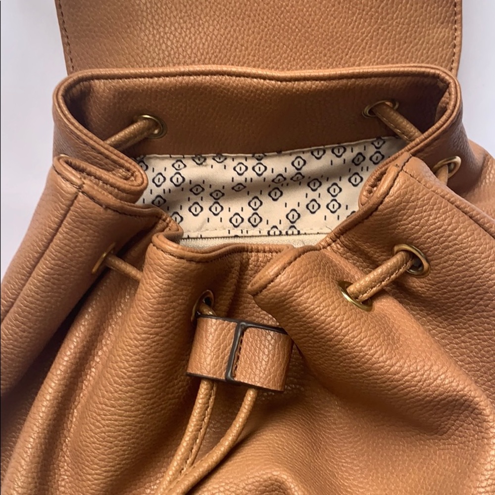 Neutral Backpack - Picture 5 of 11